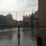 Daire In Back To San Marco Tourist *