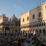 In Back To San Marco Tourist Daire Venedik