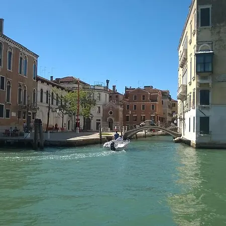 In Back To San Marco Tourist *