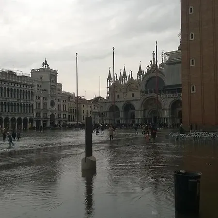 شقة In Back To San Marco Tourist *