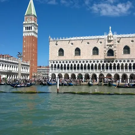 شقة In Back To San Marco Tourist *