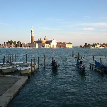 Apartment In Back To San Marco Tourist