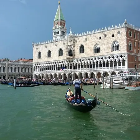 Apartment In Back To San Marco Tourist Venice