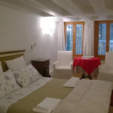 In Back To San Marco Tourist Apartment