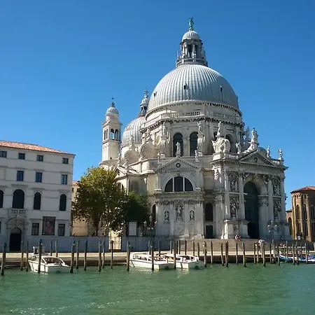 Apartment In Back To San Marco Tourist Venedig