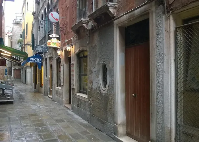 In Back To San Marco Tourist Apartment *