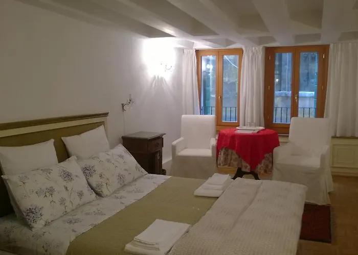 In Back To San Marco Tourist Apartment